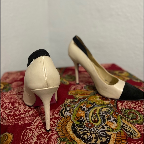 Shoedazzle cream and black pumps - Picture 3 of 4